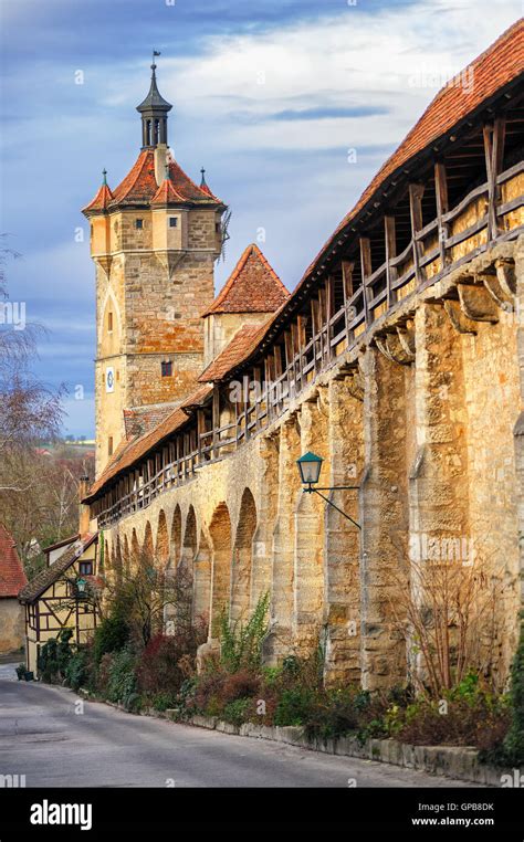 medieval walled town|Rothenburg ob der Tauber .